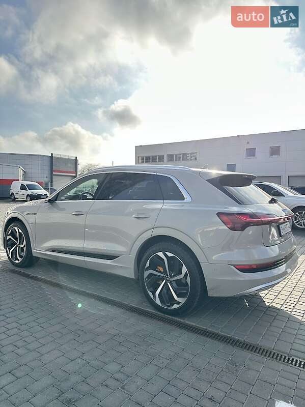 Внедорожник / Кроссовер Audi e-tron 2019 в Одессе фото 15 Внедорожник / Кроссовер Audi e-tron 2019 в Одессе