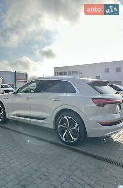 Внедорожник / Кроссовер Audi e-tron 2019 в 