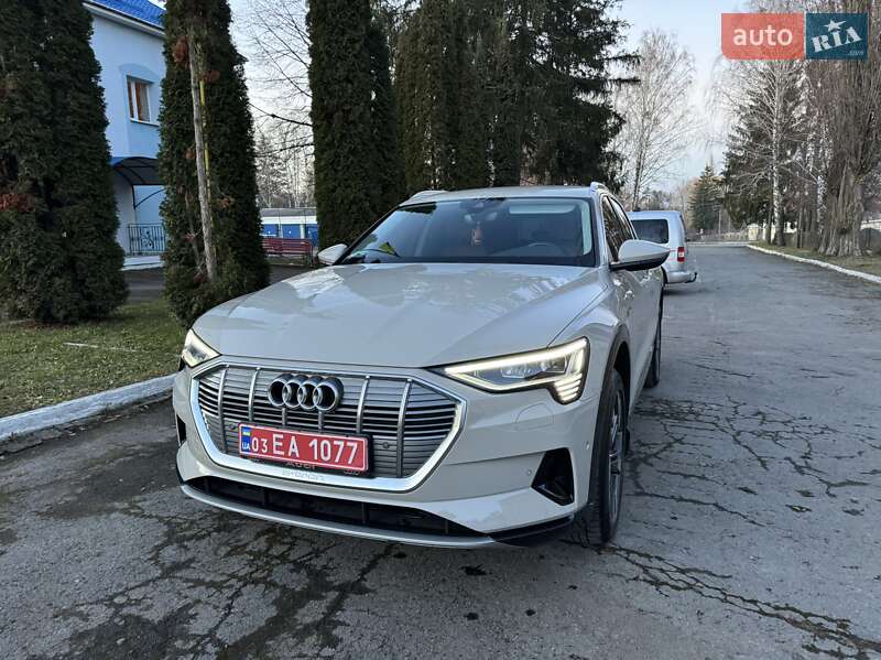 Внедорожник / Кроссовер Audi e-tron 2021 в 
