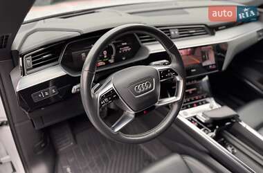 Внедорожник / Кроссовер Audi e-tron 2021 в 