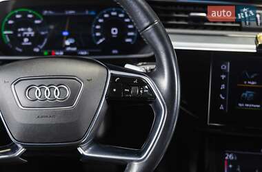 Позашляховик / Кросовер Audi e-tron 2019 в 