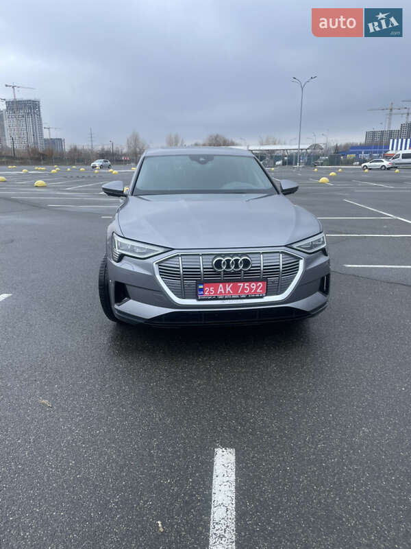 Позашляховик / Кросовер Audi e-tron 2020 в 