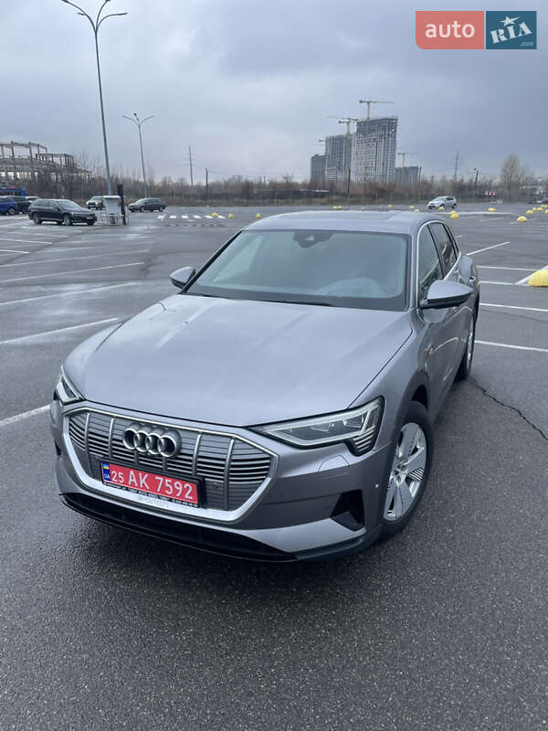 Внедорожник / Кроссовер Audi e-tron 2020 в Киеве