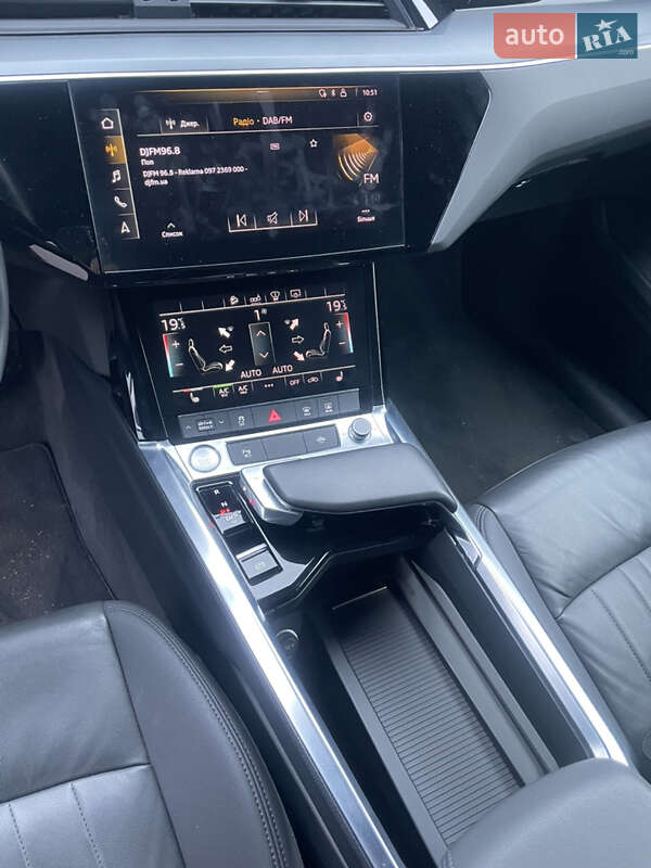 Внедорожник / Кроссовер Audi e-tron 2020 в Киеве