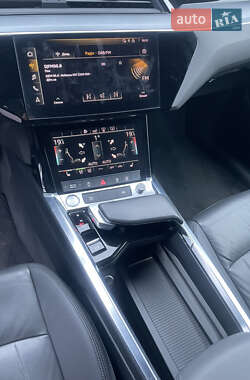 Позашляховик / Кросовер Audi e-tron 2020 в 