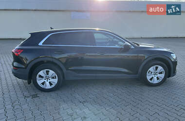 Внедорожник / Кроссовер Audi e-tron 2022 в 