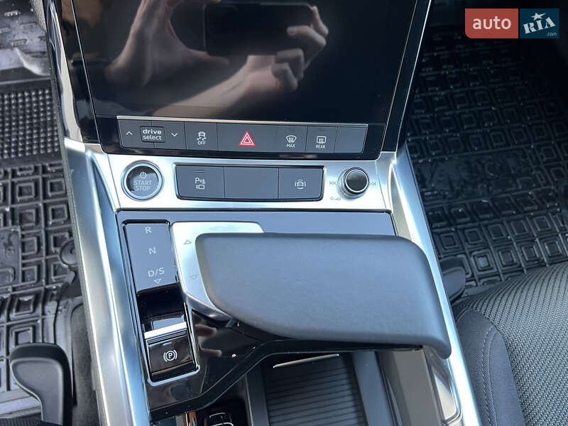 Позашляховик / Кросовер Audi e-tron 2022 в Чернівцях