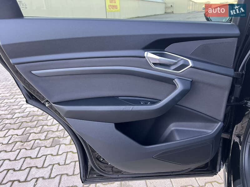 Позашляховик / Кросовер Audi e-tron 2022 в Чернівцях