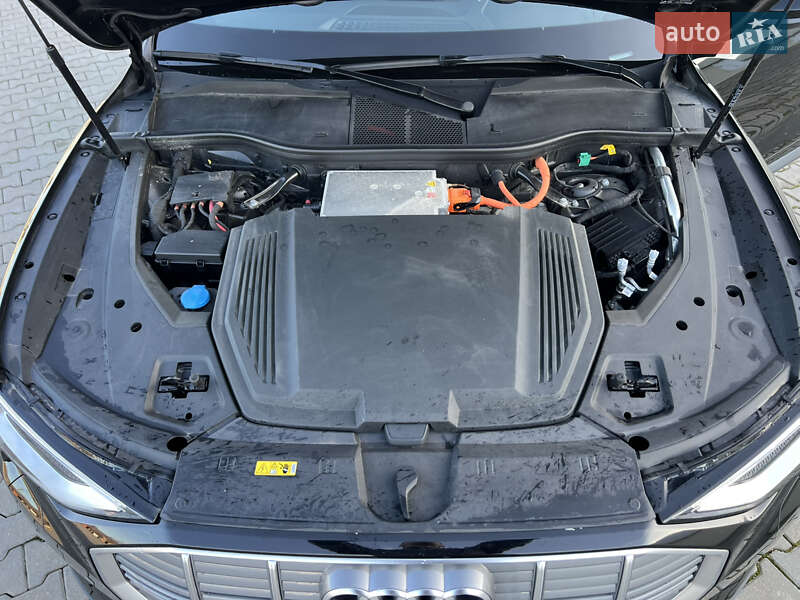 Позашляховик / Кросовер Audi e-tron 2022 в Чернівцях
