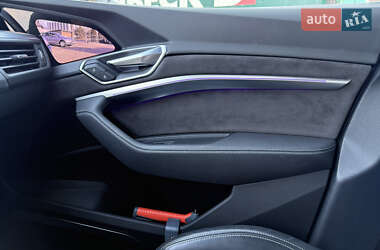 Внедорожник / Кроссовер Audi e-tron 2019 в 