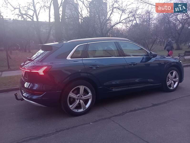 Внедорожник / Кроссовер Audi e-tron 2019 в Киеве