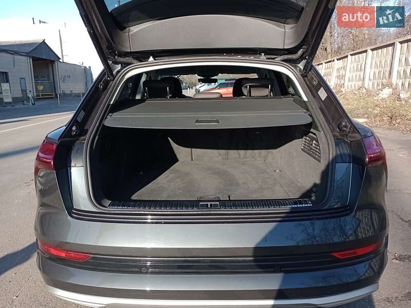 Позашляховик / Кросовер Audi e-tron 2019 в Києві