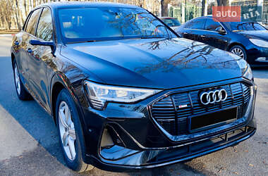 Внедорожник / Кроссовер Audi e-tron 2020 в 