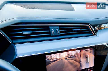 Внедорожник / Кроссовер Audi e-tron 2020 в 