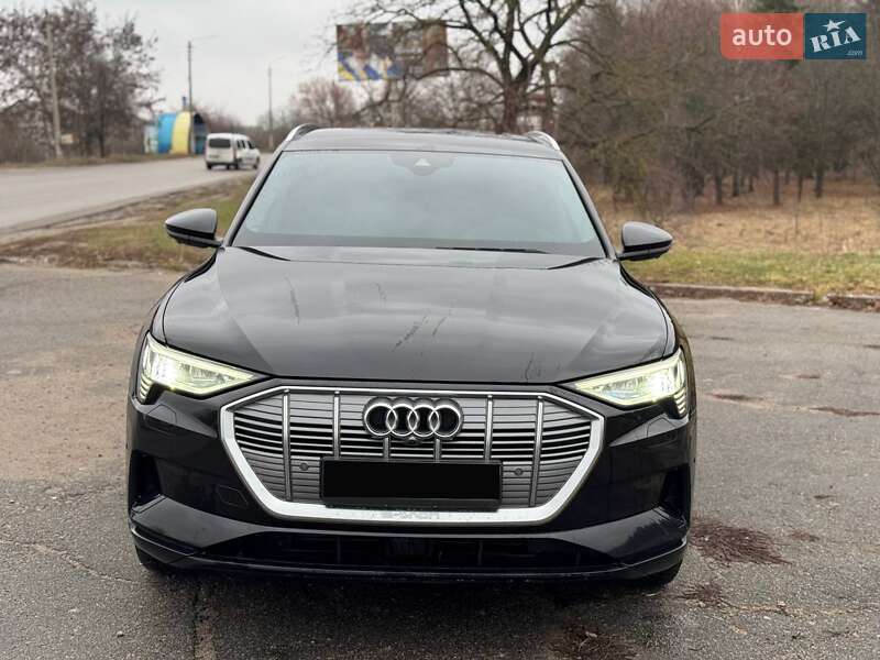 Позашляховик / Кросовер Audi e-tron 2019 в Києві
