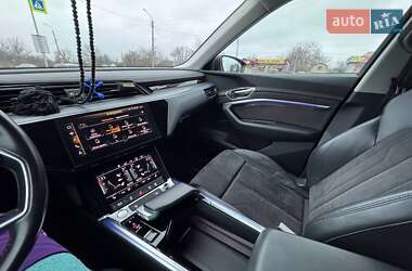 Внедорожник / Кроссовер Audi e-tron 2019 в 