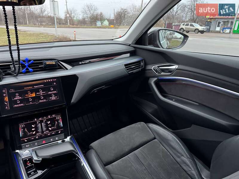 Позашляховик / Кросовер Audi e-tron 2019 в Києві
