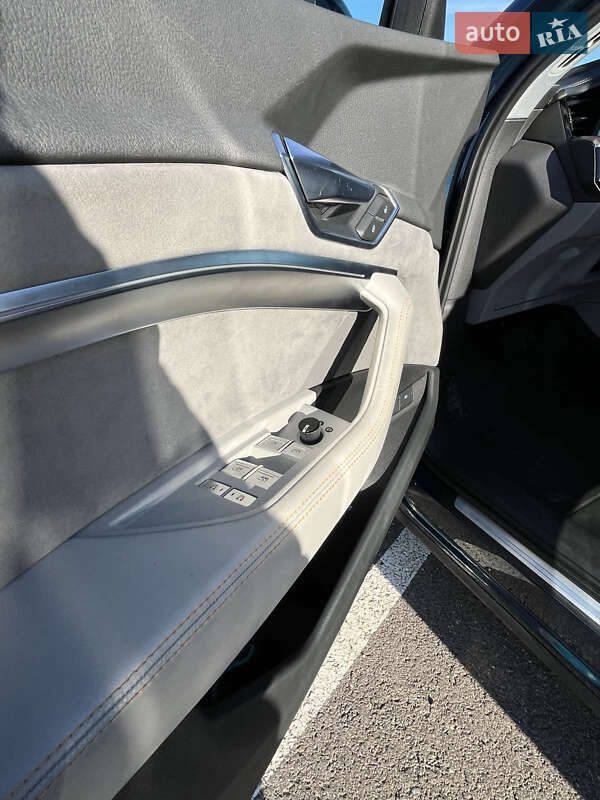 Внедорожник / Кроссовер Audi e-tron 2019 в Одессе фото 6 Внедорожник / Кроссовер Audi e-tron 2019 в Одессе