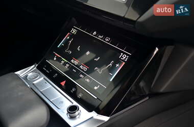 Позашляховик / Кросовер Audi e-tron 2019 в 