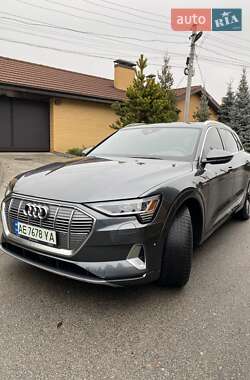 Внедорожник / Кроссовер Audi e-tron 2019 в 