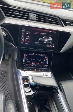 Внедорожник / Кроссовер Audi e-tron 2019 в 