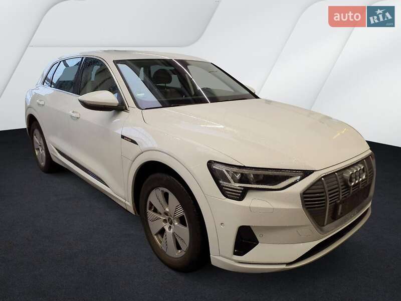 Внедорожник / Кроссовер Audi e-tron 2021 в 