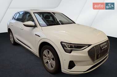 Внедорожник / Кроссовер Audi e-tron 2021 в 