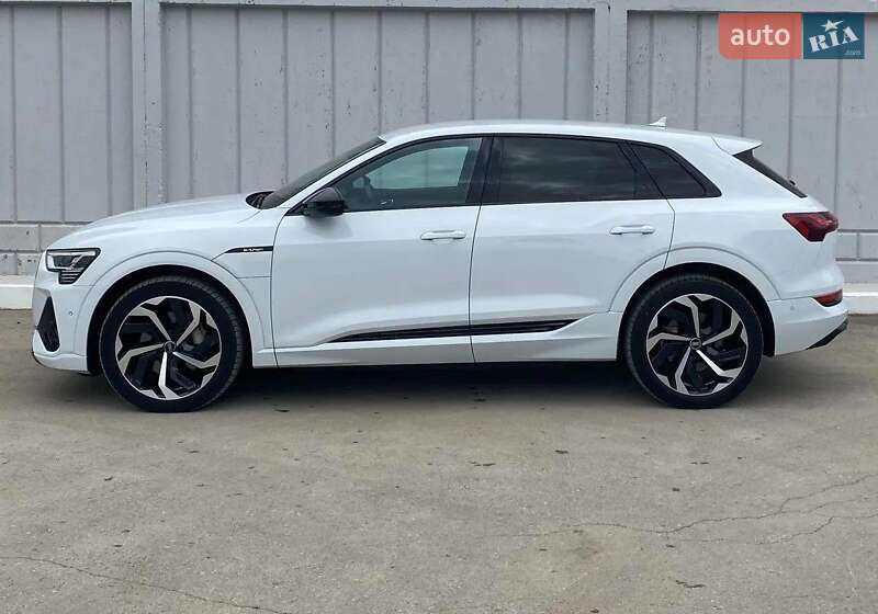 Внедорожник / Кроссовер Audi e-tron 2019 в 