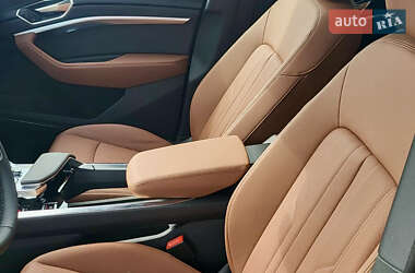 Внедорожник / Кроссовер Audi e-tron 2022 в 