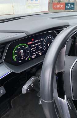 Позашляховик / Кросовер Audi e-tron 2020 в 
