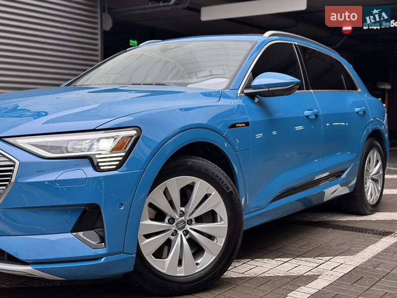 Позашляховик / Кросовер Audi e-tron 2019 в Києві