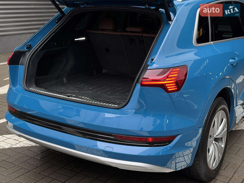 Позашляховик / Кросовер Audi e-tron 2019 в Києві
