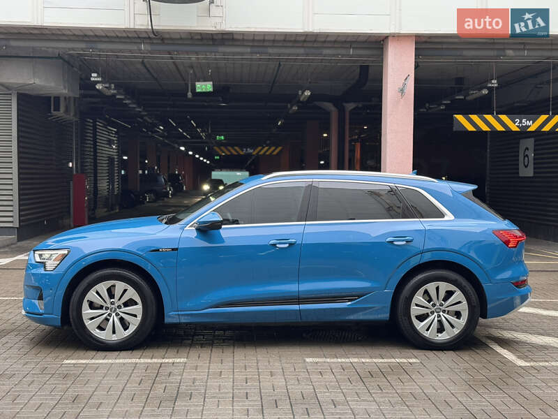 Позашляховик / Кросовер Audi e-tron 2019 в Києві