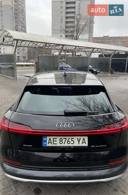 Внедорожник / Кроссовер Audi e-tron 2019 в 