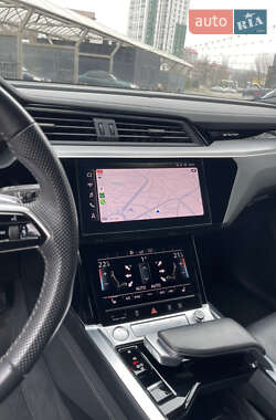 Внедорожник / Кроссовер Audi e-tron 2019 в 