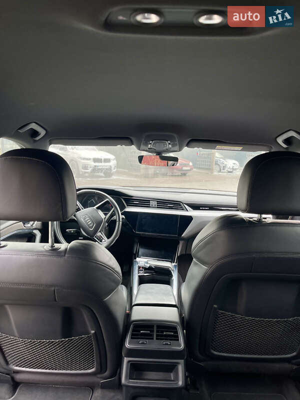 Позашляховик / Кросовер Audi e-tron 2019 в Дніпрі фото 48 Позашляховик / Кросовер Audi e-tron 2019 в Дніпрі