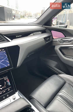 Внедорожник / Кроссовер Audi e-tron 2019 в 