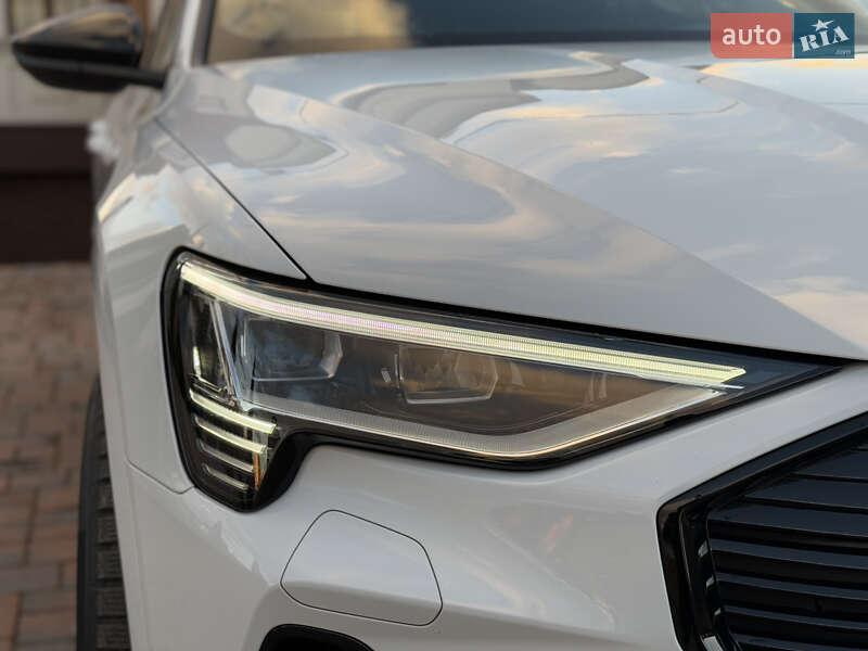 Позашляховик / Кросовер Audi e-tron 2022 в Рівному