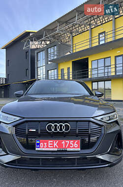 Внедорожник / Кроссовер Audi e-tron 2020 в 