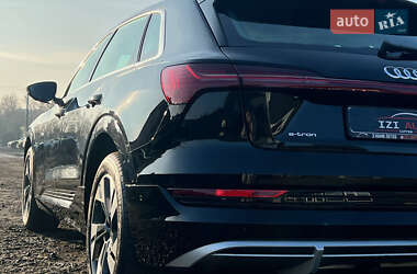 Позашляховик / Кросовер Audi e-tron 2022 в Луцьку