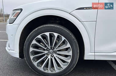 Универсал Audi e-tron 2019 в 