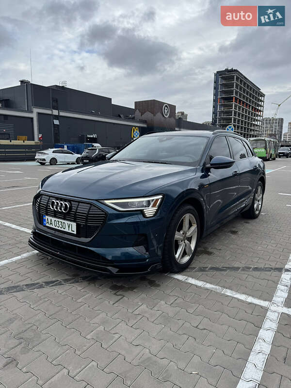 Внедорожник / Кроссовер Audi e-tron 2019 в Киеве