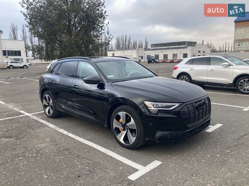 Внедорожник / Кроссовер Audi e-tron 2021 в Вишневом