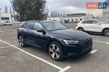 Внедорожник / Кроссовер Audi e-tron 2021 в 
