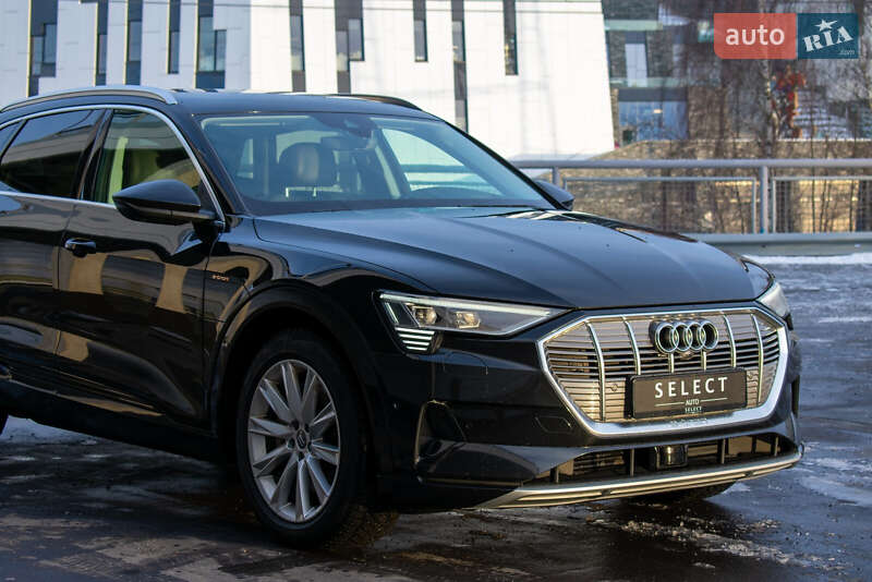 Внедорожник / Кроссовер Audi e-tron 2019 в 