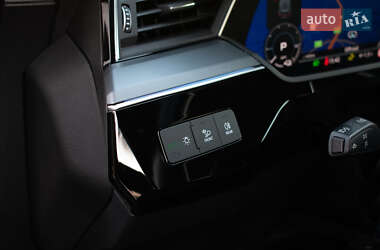Внедорожник / Кроссовер Audi e-tron 2019 в 