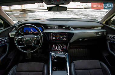 Внедорожник / Кроссовер Audi e-tron 2019 в 