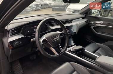 Позашляховик / Кросовер Audi e-tron 2021 в 