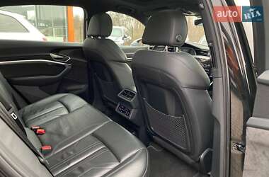 Позашляховик / Кросовер Audi e-tron 2021 в 