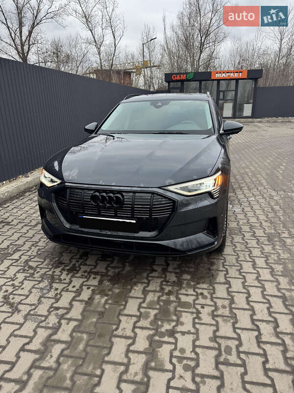 Внедорожник / Кроссовер Audi e-tron 2019 в Чернигове